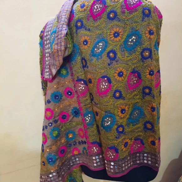 Fulkari dupatta - Picture 4 of 11